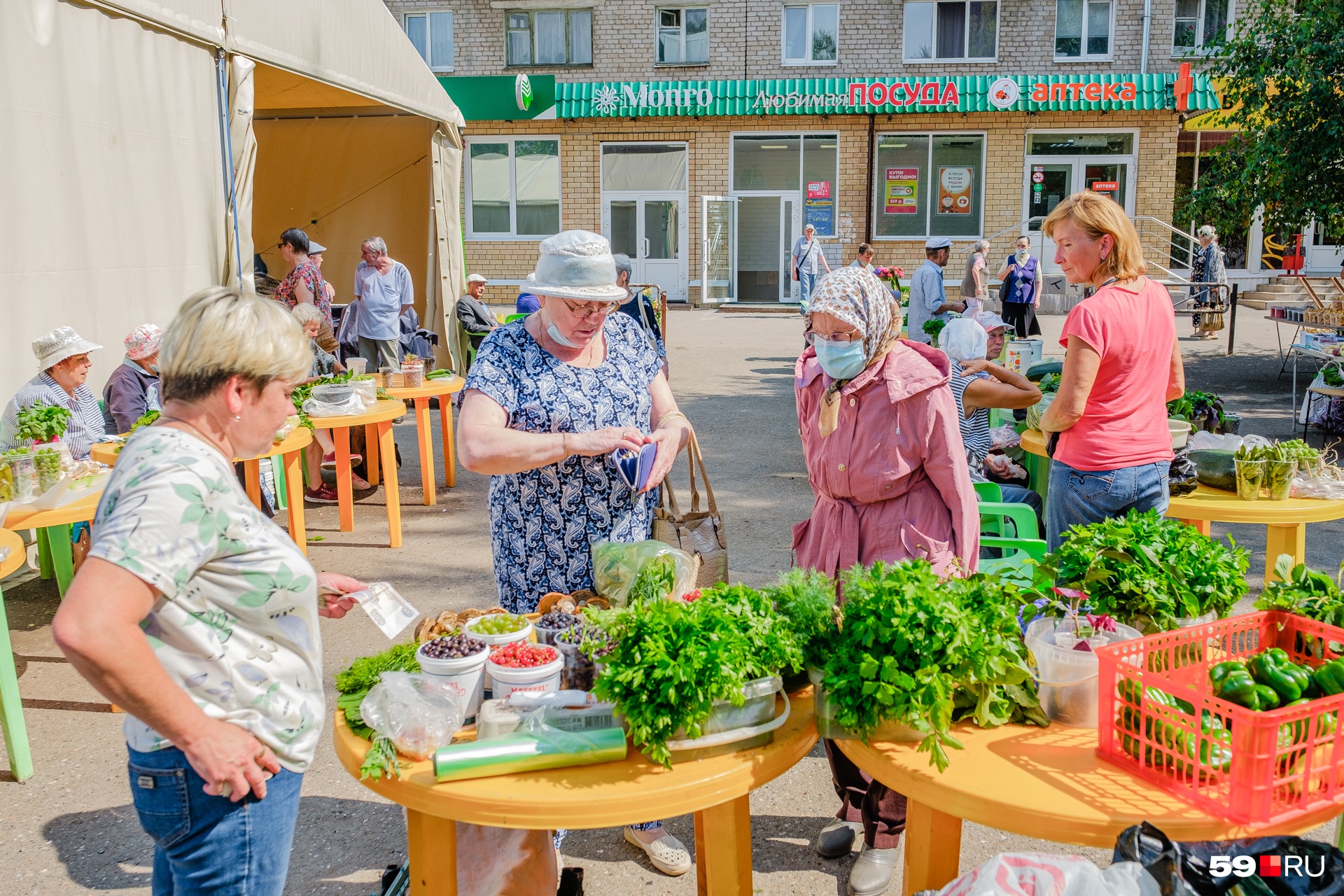 Рынок на Дружбе. Можно и поторговаться Рынок на Дружбе. Можно и поторговаться