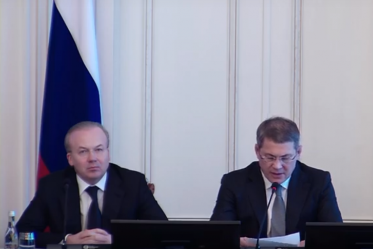 Радий Хабиров провел брифинг в региональном правительстве Радий Хабиров провел брифинг в региональном правительстве