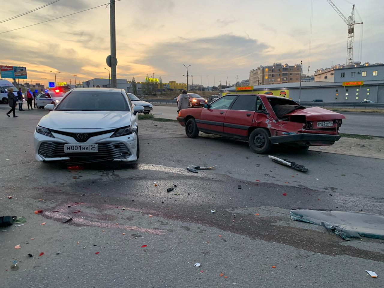 Страшное ДТП на западе Волгограда: вылетевшая на тротуар Toyota задавила женщину