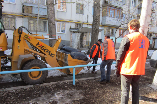 В субботниках принимают участие и горожане, и сотрудники мэрии В субботниках принимают участие и горожане, и сотрудники мэрии 