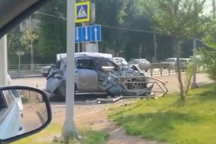 Удар пришелся на сторону пассажира малолитражки Удар пришелся на сторону пассажира малолитражки