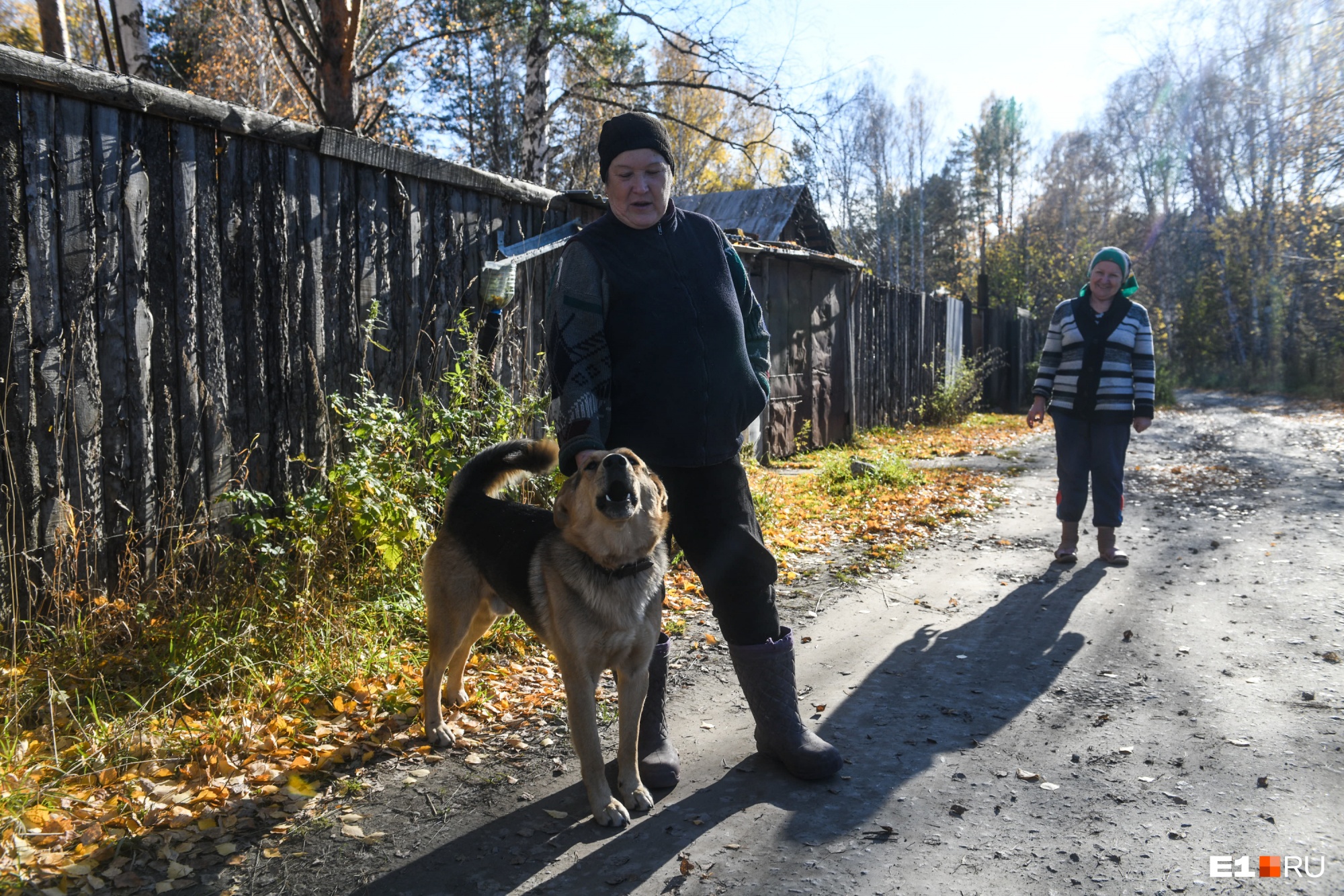 «Если выселят, то уже на кладбище»: как живут семьи в поселке-призраке под Екатеринбургом