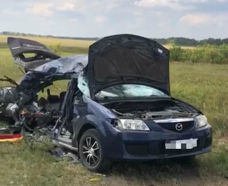 Судя по характеру повреждений, Мазда пыталась уйти от столкновения в сторону Судя по характеру повреждений, Мазда пыталась уйти от столкновения в сторону