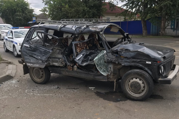 В Кургане сегодня утром не поделили дорогу «Нива» и пассажирский ПАЗ В Кургане сегодня утром не поделили дорогу «Нива» и пассажирский ПАЗ