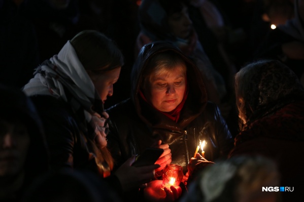Во многих храмах литургии пройдут минимум дважды, чтобы снизить количество прихожан в помещении Во многих храмах литургии пройдут минимум дважды, чтобы снизить количество прихожан в помещении