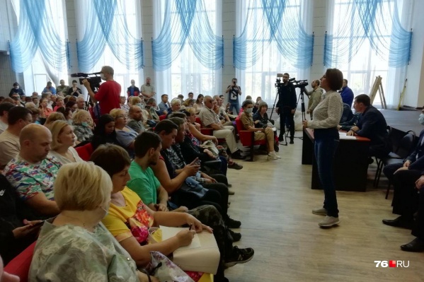 Власти встретились с жильцами Власти встретились с жильцами