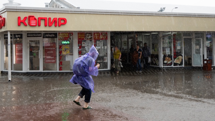 Гроза, град, ливень: в Ростовской области объявили штормовое предупреждение