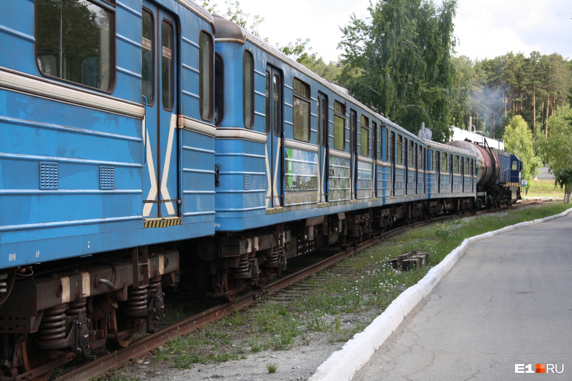 Очередные старые вагоны отправили в Санкт-Петербург, скоро они будут выглядеть как новые