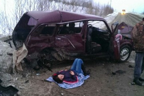 А вот пассажирке «Нивы» понадобилась помощь врачей А вот пассажирке «Нивы» понадобилась помощь врачей