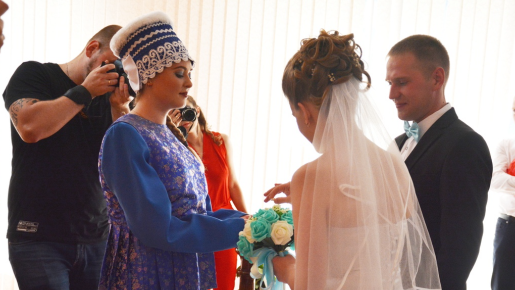 В Архангельской области разрешили торжественно проводить бракосочетания в ЗАГСах