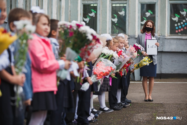 В этом году в Кемерово в первый класс пошли почти 7 000 детей В этом году в Кемерово в первый класс пошли почти 7 000 детей
