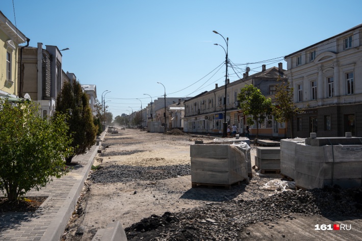 Дорогу на Петровской сейчас активно ремонтируют