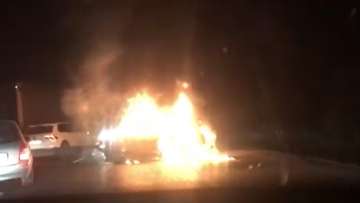 Жуткая авария: под Тольятти столкнулись 3 машины, одна сгорела