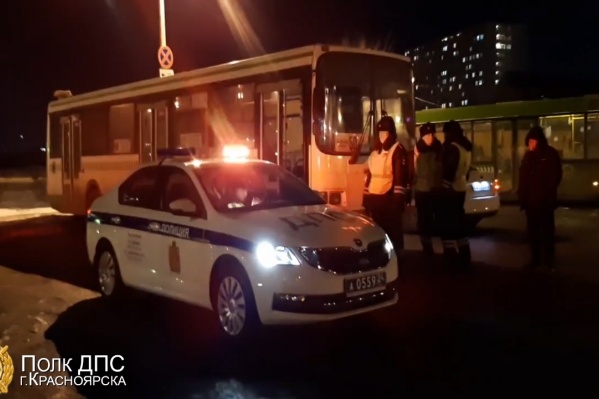 Автобус остановили после звонка пассажира Автобус остановили после звонка пассажира