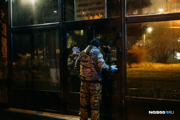 Родственники пациентов пытались добиться госпитализации Родственники пациентов пытались добиться госпитализации