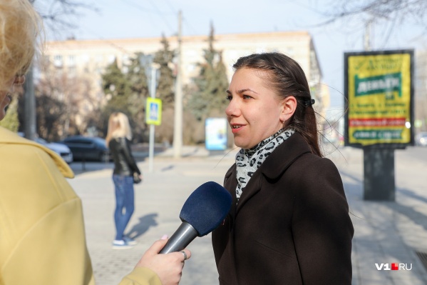 Жительница Сочи голосует за московское время Жительница Сочи голосует за московское время 