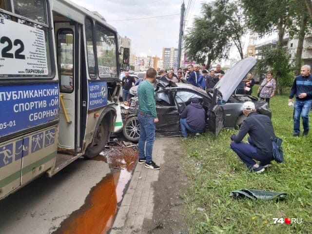 В маршрутке ехали полтора десятка пассажиров В маршрутке ехали полтора десятка пассажиров