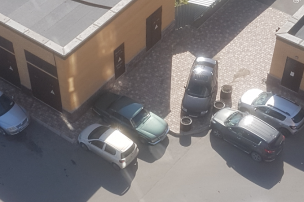 Парковка на тротуаре Парковка на тротуаре