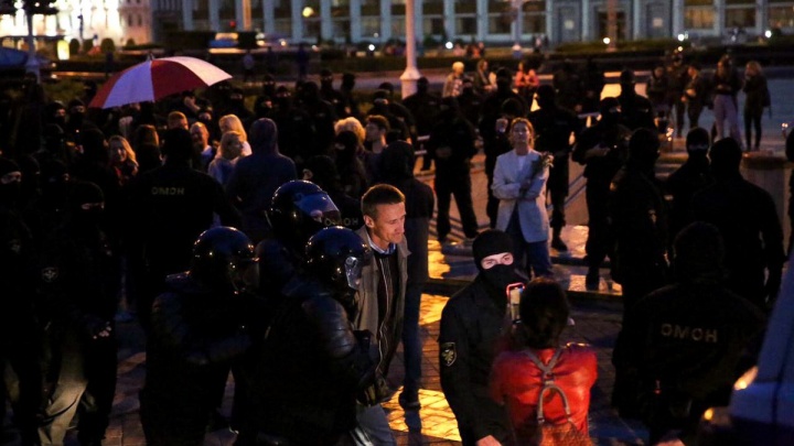 Новые задержания и избиение в автозаке, попавшее на видео: в Минске продолжились протесты