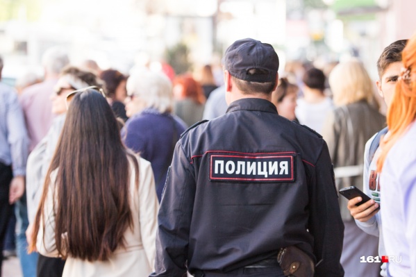 Полицейского задержали коллеги из отдела собственной безопасности Полицейского задержали коллеги из отдела собственной безопасности