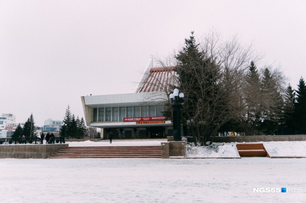 К Новому году Театральная площадь должна быть готова К Новому году Театральная площадь должна быть готова