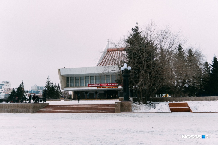 К Новому году Театральная площадь должна быть готова К Новому году Театральная площадь должна быть готова