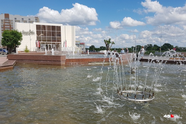 Фонтан на Троицкой площади будут ремонтировать Фонтан на Троицкой площади будут ремонтировать