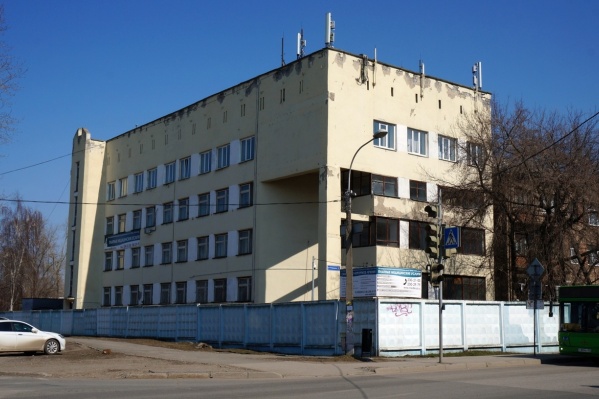 Больница находится на пересечении улиц Зои Космодемьянской и Василия Каменского Больница находится на пересечении улиц Зои Космодемьянской и Василия Каменского