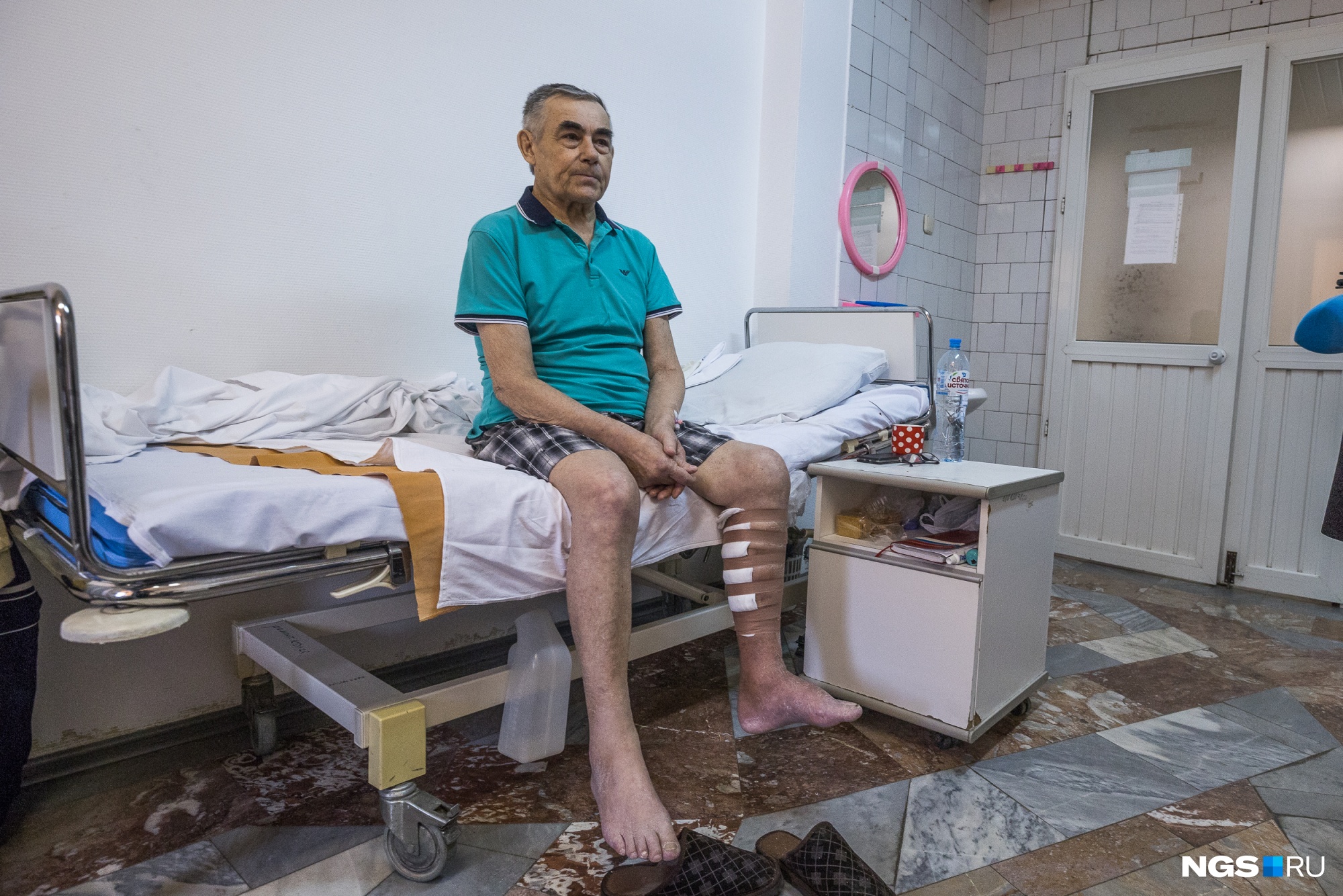 Виктор Новосельцев попал в больницу из-за флегмоны на ноге: ему сделали операцию на следующий день. Сейчас он восстанавливается и ждёт начала дачного сезона Виктор Новосельцев попал в больницу из-за флегмоны на ноге: ему сделали операцию на следующий день. Сейчас он восстанавливается и ждёт начала дачного сезона