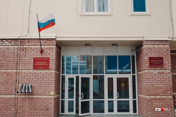 Заседание над насильником, который умер несколько лет назад, было закрытым из-за статьи «Изнасилование» Заседание над насильником, который умер несколько лет назад, было закрытым из-за статьи «Изнасилование»