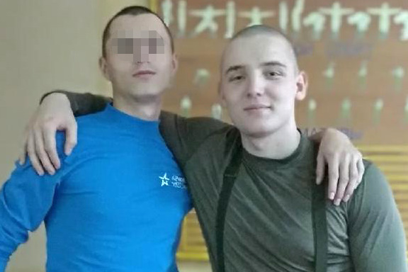 Никита (справа) с сослуживцем в учебке Никита (справа) с сослуживцем в учебке 