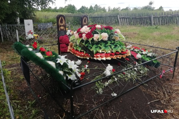 Дети покоятся на кладбище в небольшой деревне Башкирии Дети покоятся на кладбище в небольшой деревне Башкирии