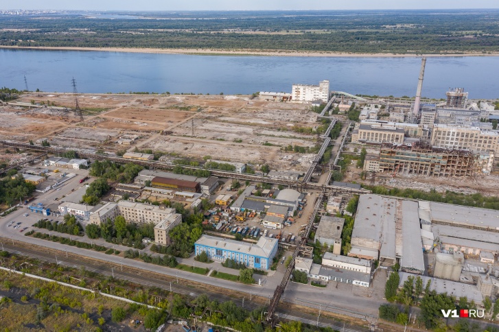 Аккуратное голубое здание и парк техники свидетельствуют о появлении новых хозяев Аккуратное голубое здание и парк техники свидетельствуют о появлении новых хозяев