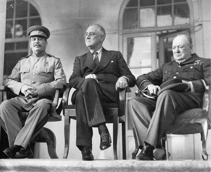 Где в 1943 году проходила конференция «большой тройки»?