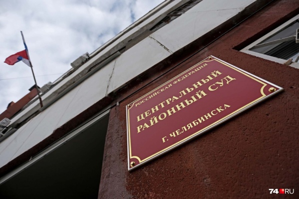 В первый раз Алексей Журавлёв в качестве обвиняемого попал на скамью подсудимых в Центральном райсуде год назад В первый раз Алексей Журавлёв в качестве обвиняемого попал на скамью подсудимых в Центральном райсуде год назад