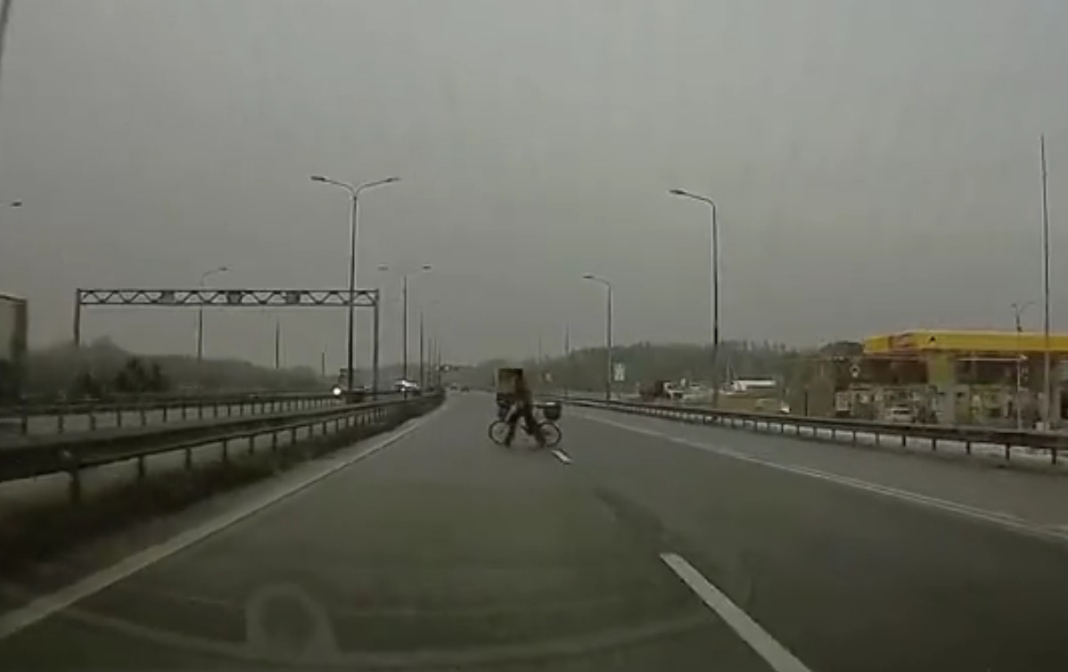 Скриншот видео из группы <a href="https://vk.com/video-68471405_456295451" target="_blank" class="_">«ДТП и ЧП»</a>