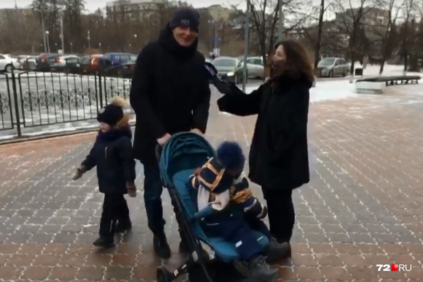 У Николая двое сыновей. Он считает, что на детей в нашей стране нужно платить хорошие пособия У Николая двое сыновей. Он считает, что на детей в нашей стране нужно платить хорошие пособия 