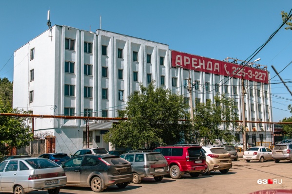 Финансовые трудности у предприятия начались несколько лет назад Финансовые трудности у предприятия начались несколько лет назад