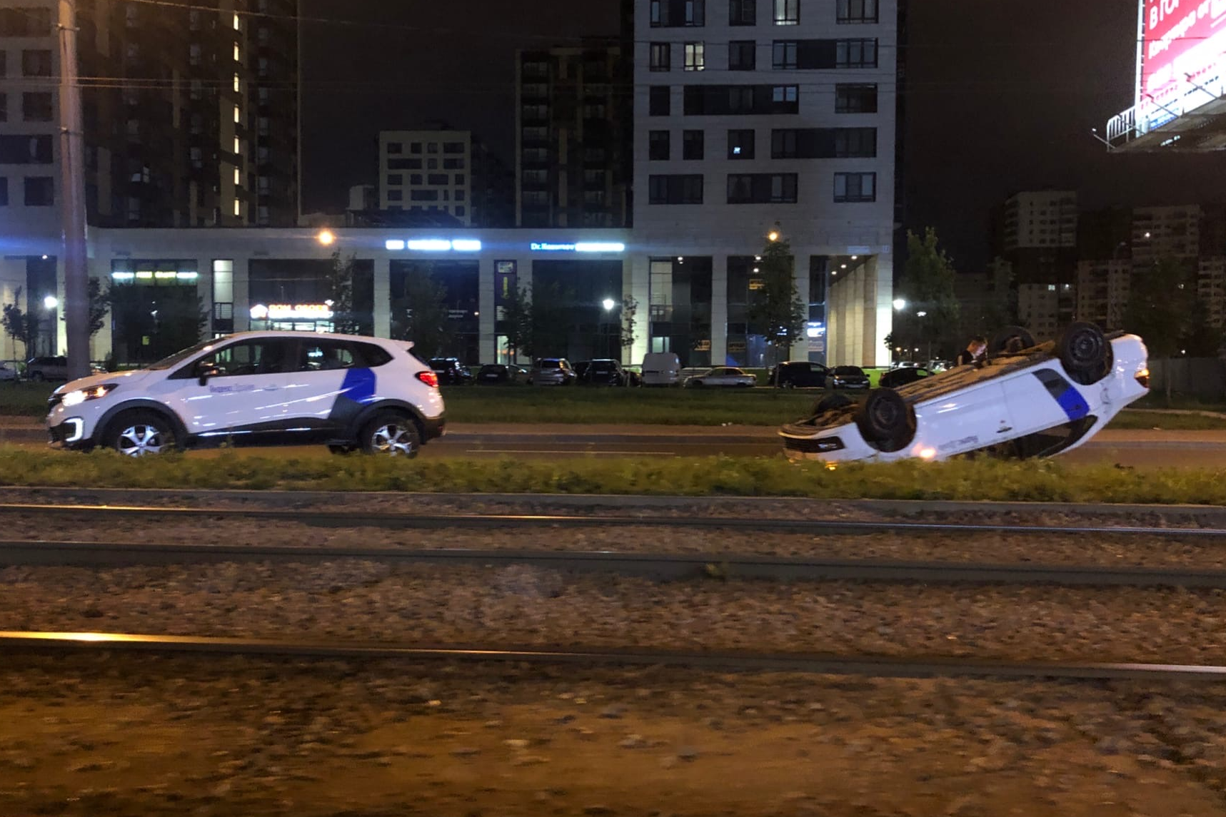 Чп в токио. Сити драйв каршеринг СПБ. Петербург аварии кашевинг. Каршеринг аварии на крыше.