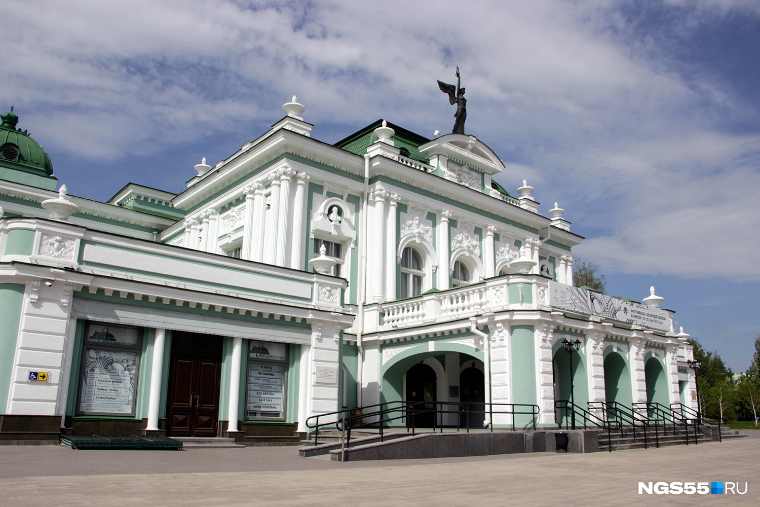 Драмтеатр омск. Драмтеатр Омск фото. Оперный театр Омск. Театр культуры в Омске.