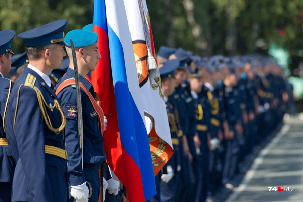 Первого заболевшего выявили во время профилактического тестирования, затем положительный результат дали пробы ещё 12 военнослужащих Первого заболевшего выявили во время профилактического тестирования, затем положительный результат дали пробы ещё 12 военнослужащих