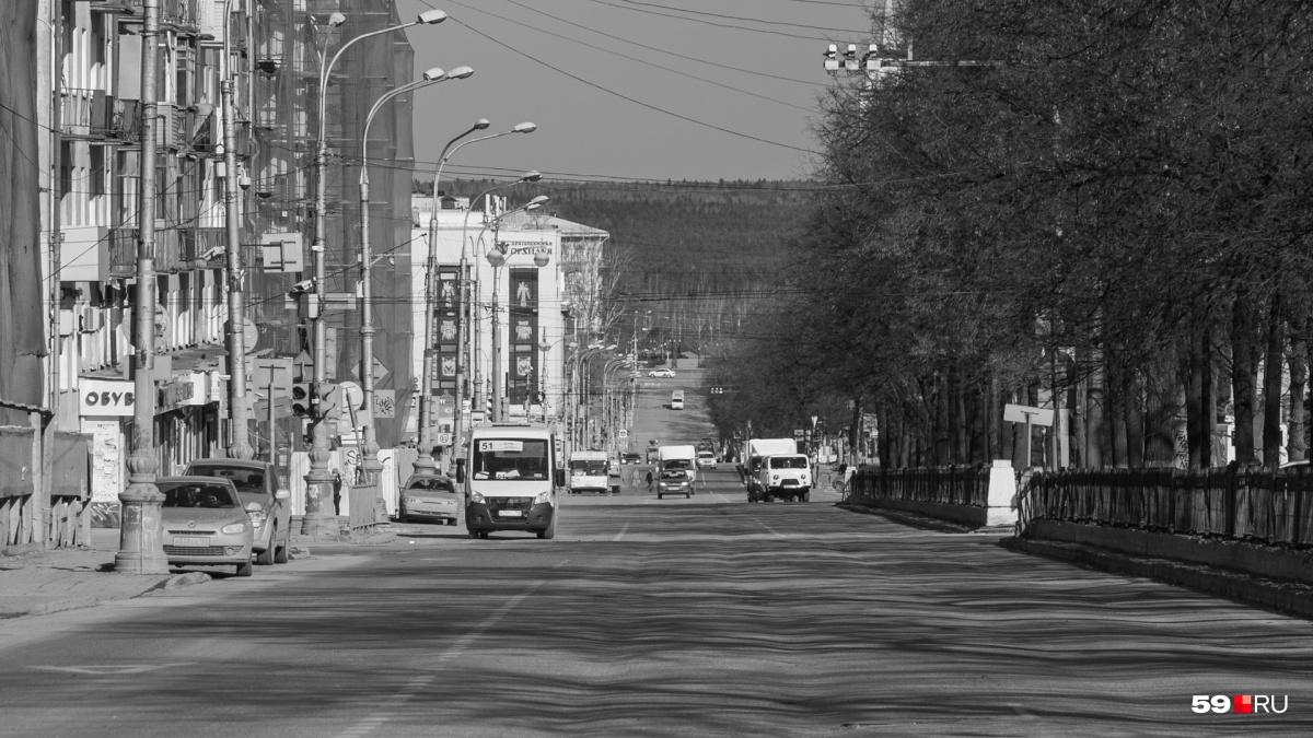 Одна из самых оживленных улиц Перми даже в эти дни