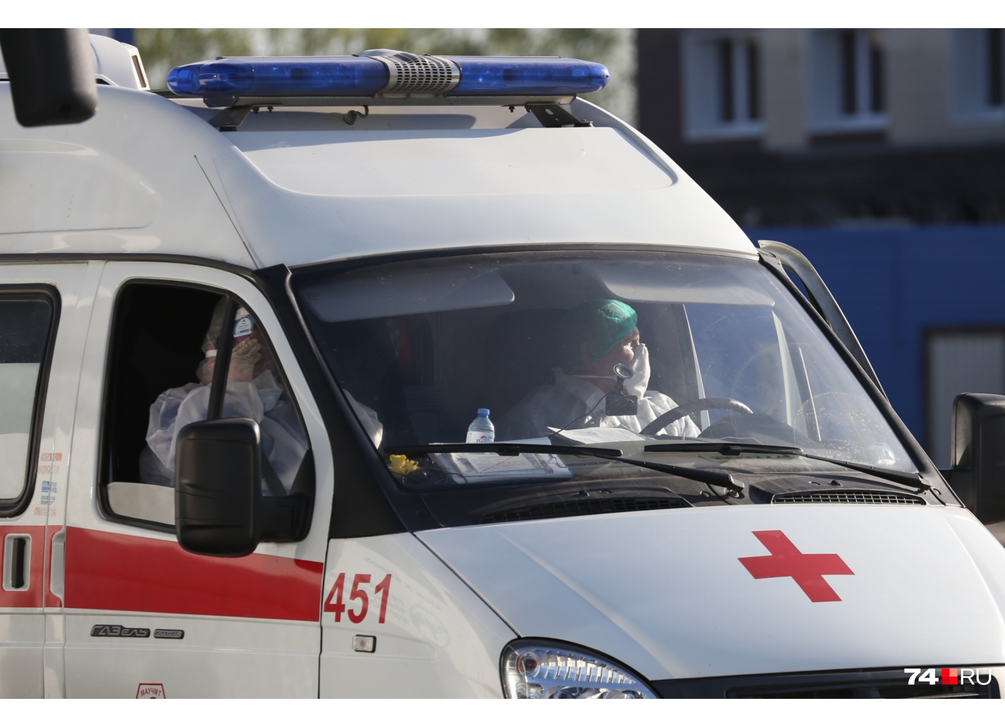Больную на скорой отвезли в больницу, а потом на ней же доставили до дома Больную на скорой отвезли в больницу, а потом на ней же доставили до дома