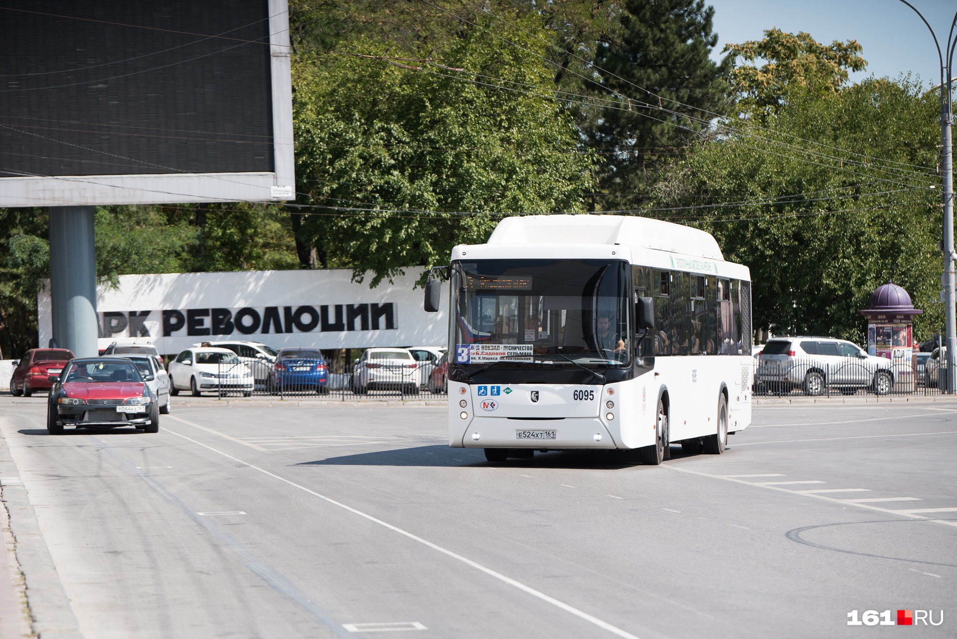 Ростов транспорт. Ростов транспорт группа. Транспорт Ростов Театральная. Транспорт Ростов на Дону 4 мая. Какую технику пригнали в Ростов.