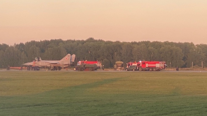 В Перми совершил аварийную посадку военный самолет МиГ-31. Видео