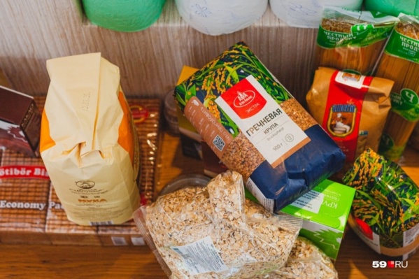 Продуктовые наборы получают малоимущие семьи Продуктовые наборы получают малоимущие семьи