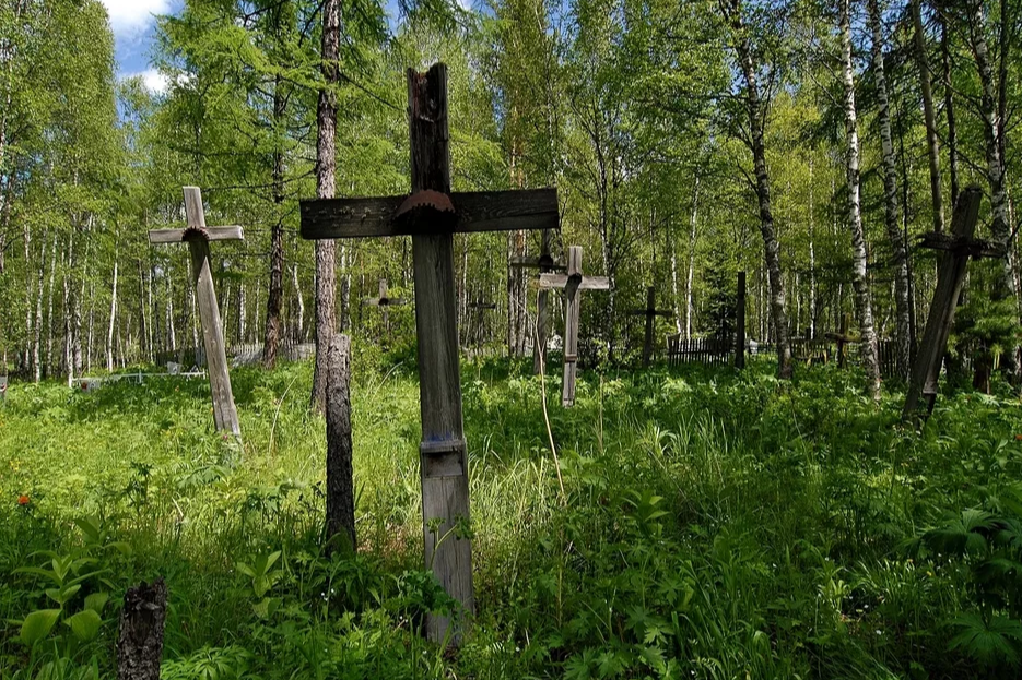 Многие из литовцев не смогли выдержать суровые условия ссылки. Литовские кресты на кладбище поселка Хабайдак