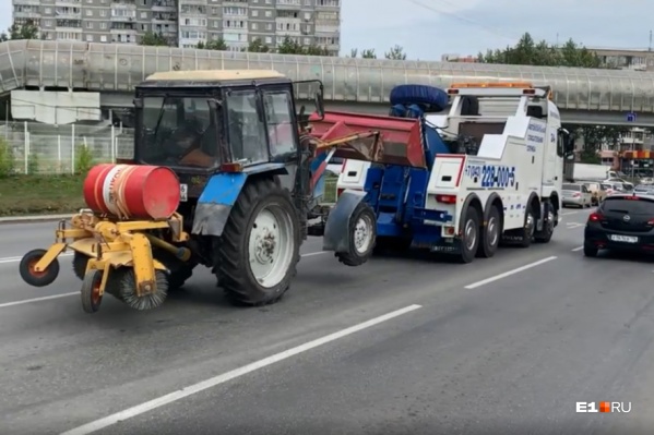 Житель Екатеринбурга катался на тракторе, выпив крепкого алкоголя Житель Екатеринбурга катался на тракторе, выпив крепкого алкоголя