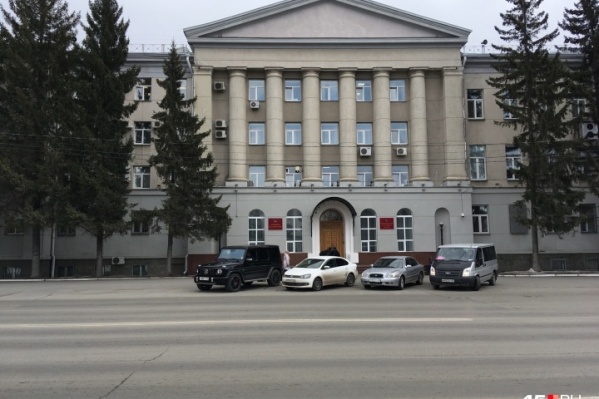 Правительственные учреждения тоже будут работать, но личный прием граждан в них временно прекращен Правительственные учреждения тоже будут работать, но личный прием граждан в них временно прекращен