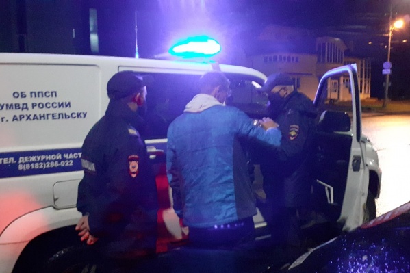 В нескольких кварталах от офиса машину, на которой ехала Оксана Владыка, остановили сотрудники ДПС и полиции<br> В нескольких кварталах от офиса машину, на которой ехала Оксана Владыка, остановили сотрудники ДПС и полиции<br>